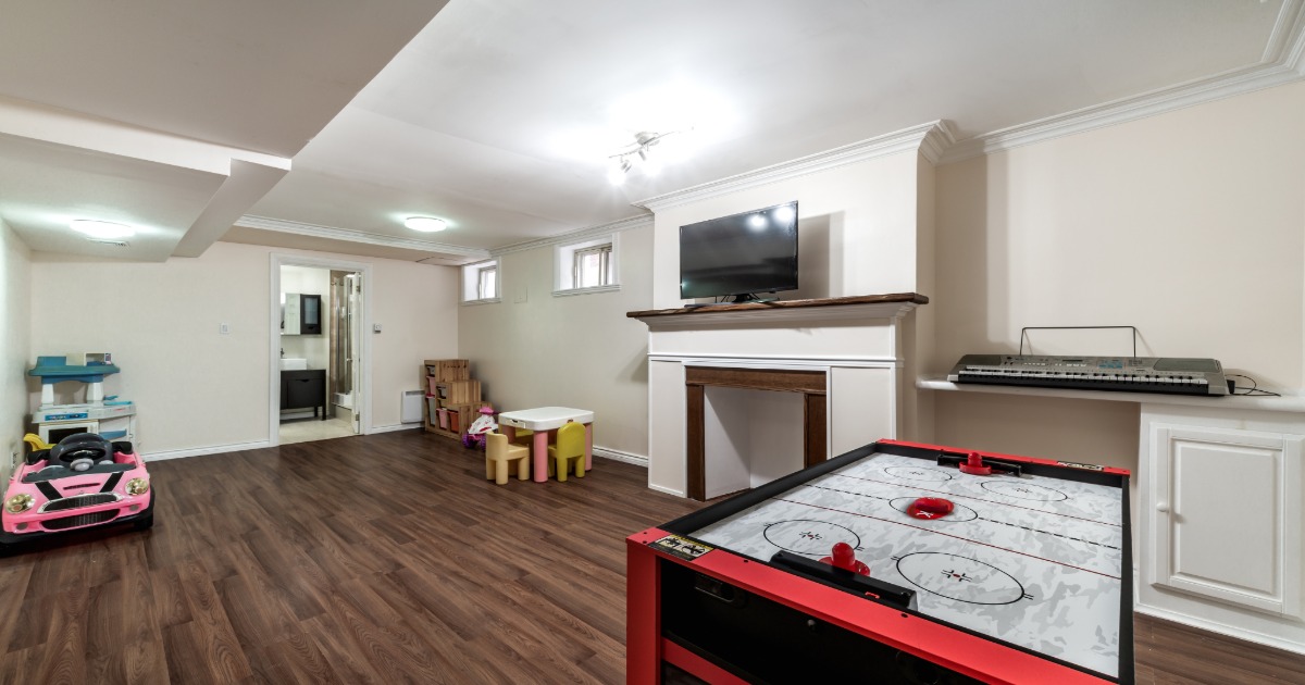 Finished basement with specialty features including bathroom access, custom bar, and built-in storage